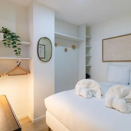 Apartment B2 Two Bedrooms Champs Elysees Arc De Triomphe Ac Paris